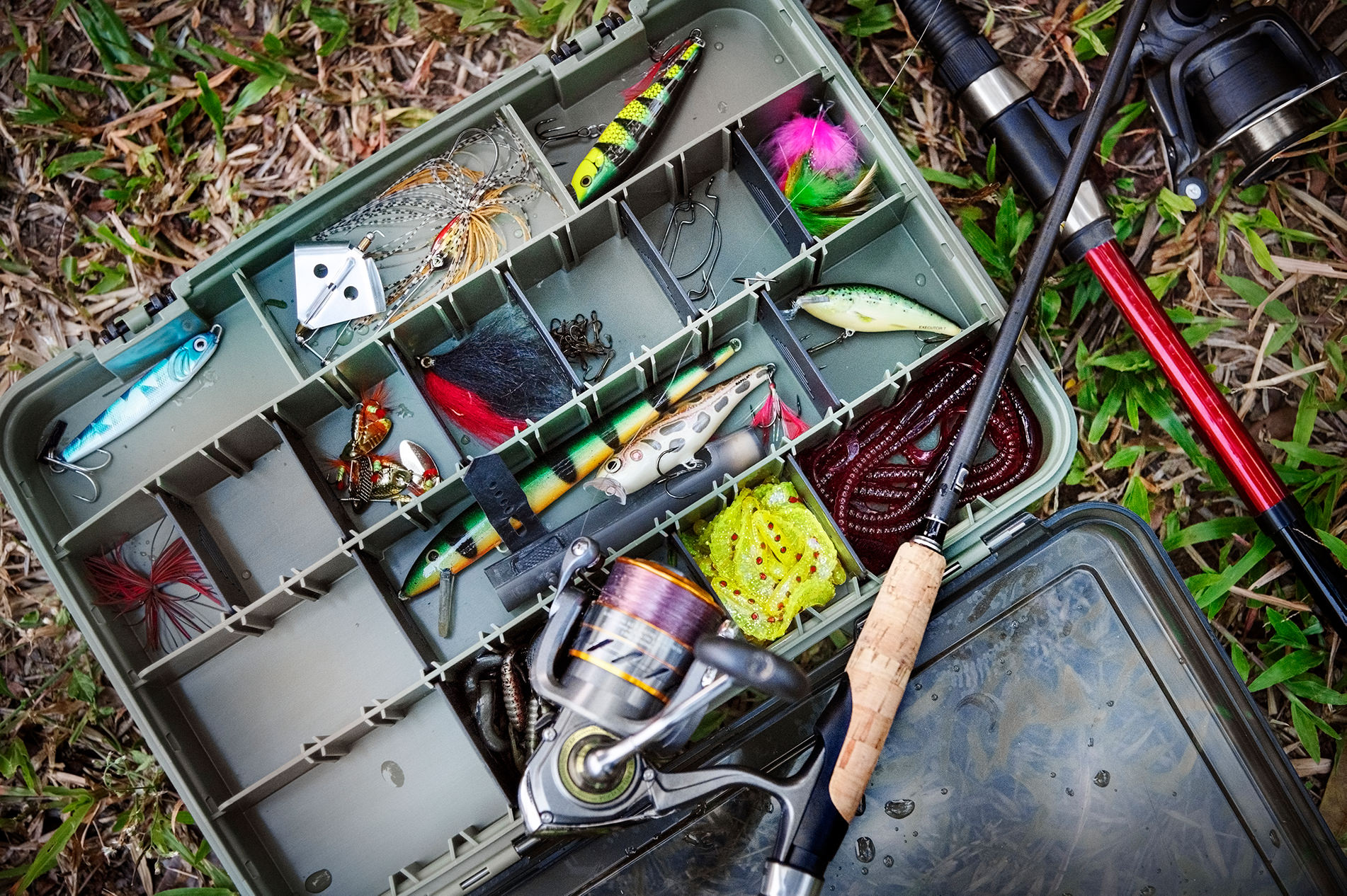 https://bigbassguidefl.com/wp-content/uploads/2019/12/Big-Bass-Tackle-Box-and-Gear.jpg